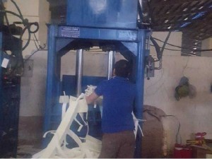 Máy ép kiện vải, kiện mút xốp, phế liệu
