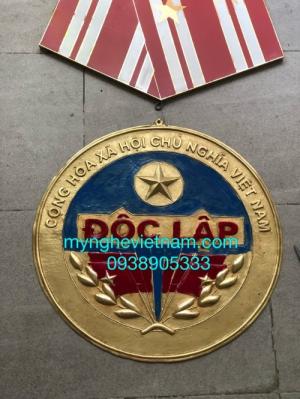 Sản xuất huân chương bằng đồng nguyên chất