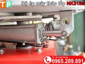 Máy ra vào lốp ô tô con Nk318e