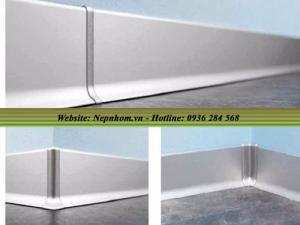 Nẹp nhôm len chân tường DCP60