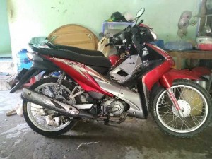 Em cần tiền về que