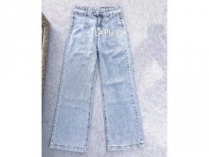 Quần jeans ống rộng