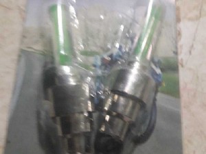 Sảm phẩm này là đèn led gắn van xe máy