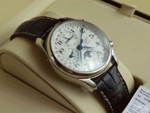 Mẫu số 1 - LONGINES Master Collection
Hàng xách tay Malaysia, new 100%, fullbox, máy cơ, Automatic, còn thẻ Bảo hành 36 tháng. Giá bán sale còn 8.500.000đ