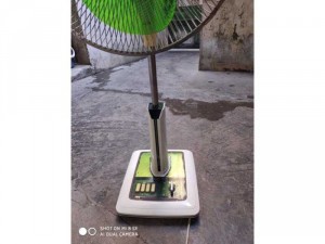 Quạt Sanyo gật gù
