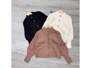 cardigan cúc gỗ