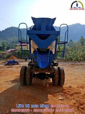 Bồn trộn thủy lực 3 khối chạy động cơ Diesel lắp trên xe tải ben