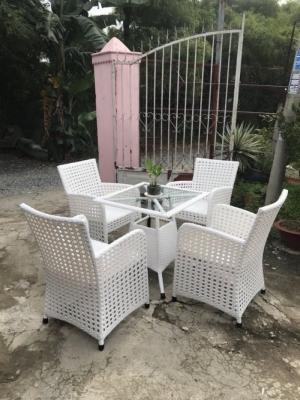 0916 884 590