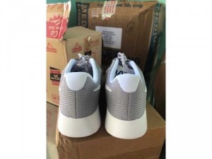 cần bán đôi giày Nike auth