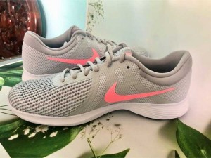 bán đôi Nike của nữ hàng auth