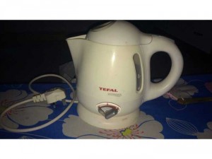Ấm đun nước siêu tốc TEFAL nhập khẩu chính hãng đã sử dụng còn rất tốt