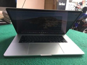 Cần bán macbook pro touch bar 2018