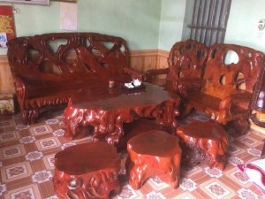 Hết tiền cần bán bộ bàn ghế và kệ tivi.!