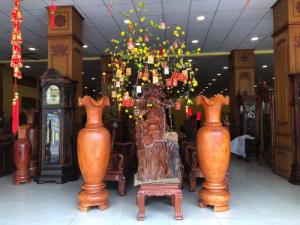 Lục Bình Trưng Phong Thủy Gỗ Hương Cao 1m6