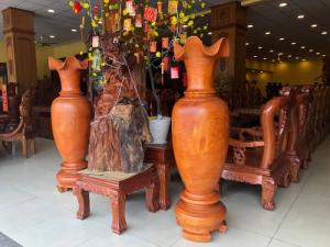 Lục Bình Trưng Phong Thủy Gỗ Hương Cao 1m6