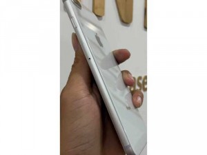 iphone 8 plus trắng , zin all( chị gái đang xài đổi lên ip 11)