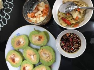Gói lá chuối tự nhiên, buộc dây lạt không sử dụng dây nhựa nilon
• Giá 150.000đ/đòn, Mua 2 đòn giá còn 270.000đ