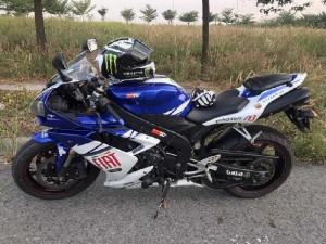 Yamaha r1 1000cc