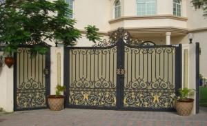 Mẫu cổng sắt ngoại thất hiện đại 2020