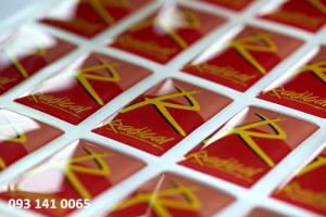 In logo sticker decal phủ keo số lượng ít