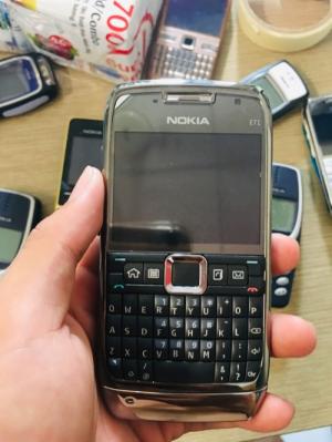 Nokia E71 - Wifi 3G, vỏ nhôm, màn to, pin khỏe, loa to.