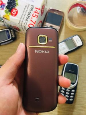 Nokia 2700 - bền đẹp, pin khỏe, loa to.