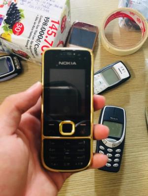 Nokia 2700 - bền đẹp, pin khỏe, loa to.