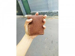 Ví da bò vân cá đuối độc hàng khâu tay.