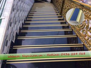 Nẹp chống trơn cầu thang NLP12