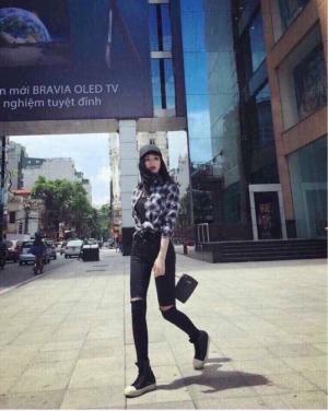 Quần jean nữ màu đen kiểu rách gối thời trang VNXK