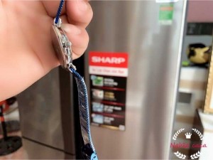 Tặng vòng đeo tay đính kim cương nhân tạo