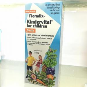 Floradix Kindervital nhập khẩu từ Đức giúp bổ sung canxi và vitamin tổng hợp cho trẻ, giúp tăng sức khỏe, sức đề kháng và giúp hệ xương phát triển toàn diện. Floradix kindervital chính hãng có bán tại cửa hàng Enmax, số 5, ngõ 189 Giảng Võ