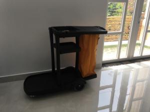 Xe làm vệ sinh HiClean HC 180