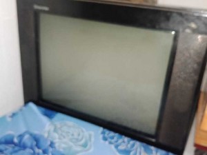 Cần bán Ti-Vi + đầu Ti-Vi box giá 800k