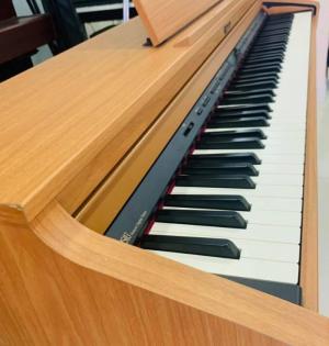 Mặt trên đàn Piano Roland HP 503 C