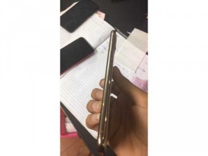 iPhone XS Max gold