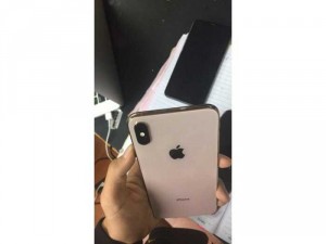 iPhone XS Max gold