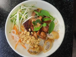 Cơm tấm bún thịt nướng bánh tráng