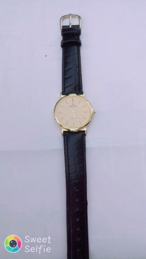 Đồng hồ quartz còn mới đẹp