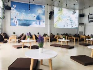 Bàn ngồi bệt tròn gõ giá rẻ