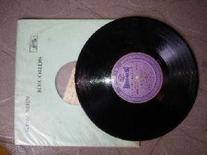 Đĩa than loại 33 nhạc cổ xưa tiếng Hoa.