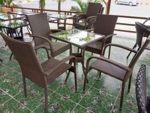 Chúng tôi cần thanh lí gấp 30 bộ bàn ghế cafe giá rẻ liên hệ..
