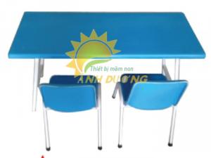 Nơi cung cấp bàn nhựa hình chữ nhật xếp chân cho bé mầm non