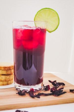 💥VIỆT HIBISCUS - CUNG CẤP CÁC LOẠI SẢN PHẨM TỪ HOA ATISO ĐỎ💥
️🌳GIẢI NHIỆT 🌳LÀM ĐẸP 🌳 CHĂM SÓC SỨC KHỎE
1. Hoa Atiso đỏ tươi (Hay còn gọi bụp giấm, hibiscus)
2. Siro kèm mứt hoa Atiso đỏ
3. Trà khô Atiso đỏ loại nguyên bông có vị chua nhẹ
4. Trà khô Atiso đỏ loại cánh có vị chua nhiều
5. Mứt atiso đỏ sấy giòn
👉 Khách SỈ LẺ không hạn chế số lượng.
👉 Hàng có quanh năm đảm bảo chất lượng lâu dài
🌟🌟🌟 Công dụng
🌺 Giải nhiệt làm đẹp da,tăng cường khả năng hệ tiêu hóa,lợi tiểu.
🌺 Giảm nồng độ cholesterol,điều hòa huyết áp .
🌺 Trong hoa chứa Cynarin và Silymarin là 2 chất chống oxy hóa.Giau vitamin C.
🌺 Ngăn ngừa bệnh tim mạch,tăng cường khả năng của gan. Đài hoa nhai ngậm trị bệnh viêm họng.
🌺 Có thể chế biến thành siro ,mứt hoặc gia vị cho các món kem bánh ngọt
🚗🚗🚗Hình thức vận chuyển:
☑️ Giao hàng tận nơi trên toàn quốc .
☑️ Nhưng đơn hàng sỉ có thể gửi xe khách để giảm bớt chi phí vận chuyển.
🌺 Mua càng nhiều giá càng ưu đãi nhé !
🌺 Khuyến khích những khách hàng mua số lượng lớn ,hợp tác kinh doanh.
Khu vực khác ib em tư vấn nhé . Đảm chất lượng luôn nha
👨💼MỌI CHI TIẾT XIN LIÊN HỆ :
▶️Việt Hibiscus
👉 Hotline: 0973 542 579 (Ms Châu)
🏤 Địa chỉ: 482/10/36/20 Nơ Trang Long, Phường 13, Quận Bình Thạnh
#Trà_Hibiscus #Hoaatisodo #Hoabupgiam #Hibiscus #Hoa_atiso_đỏ #Sỉ_atiso_đỏ #Trà_atiso #Trà_atiso_đỏ #Sỉ_trà_atiso_đỏ #Trà_bụp_giấm #Hoa_bụp_giấm #Hoa_atiso_đỏ_giá_rẻ #Siro #Caohuyetap #Mứt_atiso_đỏ