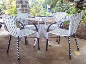 Ghế mây bông vân mở quán cafe