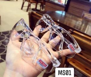 Mắt kính đeo hàng ngay