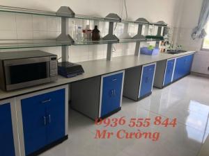 Bàn thí nghiệm áp tường