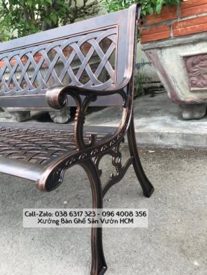 Với những họa tiết hoa văn tinh tế, cầu kỳ, kết hợp với màu sắc cổ điển được sơn tĩnh điện vô cùng ấn tượng, những họa tiết trên sản phẩm được chế tác cực kỳ khéo léo mang đến vẻ đẹp tuyệt vời, giúp sản phẩm trở thành điểm nhấn hoàn hảo cho cảnh quan, không gian nơi chúng được lắp đặt.