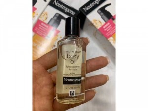 Sữa tắm Neutrogena Rainbath trị mụn lưng chai 1.18L tặng 1 chai dầu massage neutrogena oil
