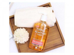 Sữa rửa mặt Neurogena Oil-Free Acne Wash 269ml của Mỹ